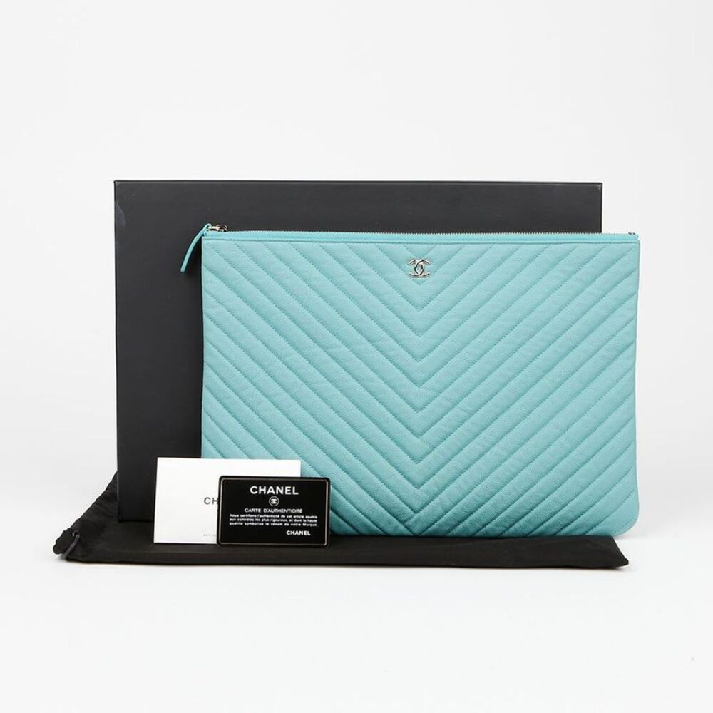 Caviar Classic Large Clutch